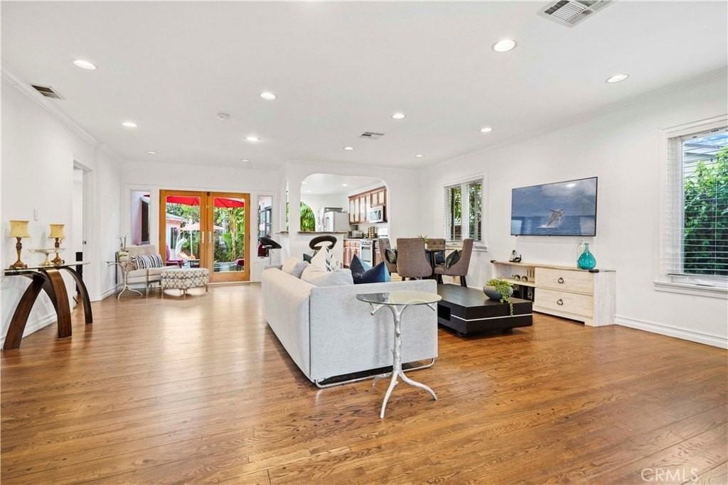 5362 Yolanda Ave - Photo 2 of 26