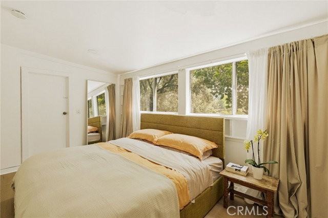 5924 Hayes Ave - Photo 3 of 8