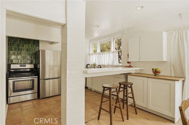 5924 Hayes Ave - Photo 4 of 8