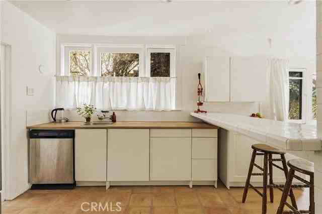 5924 Hayes Ave - Photo 5 of 8