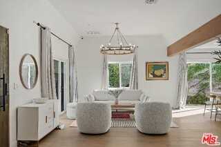 1155 S Rimpau Blvd - Photo 7 of 8