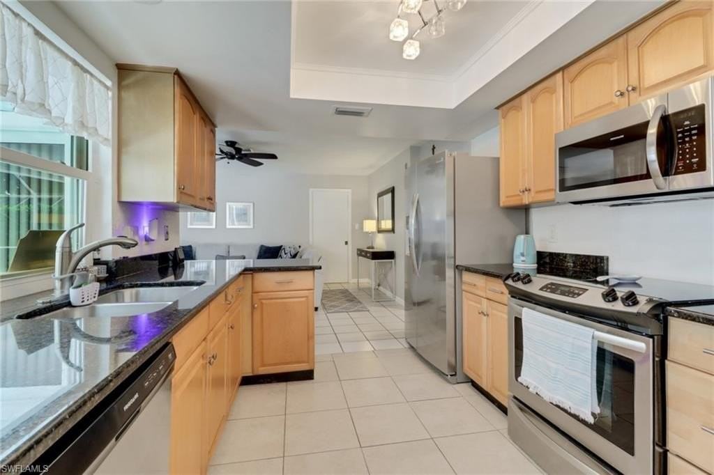 4556 Lakewood Blvd - Photo 7 of 13