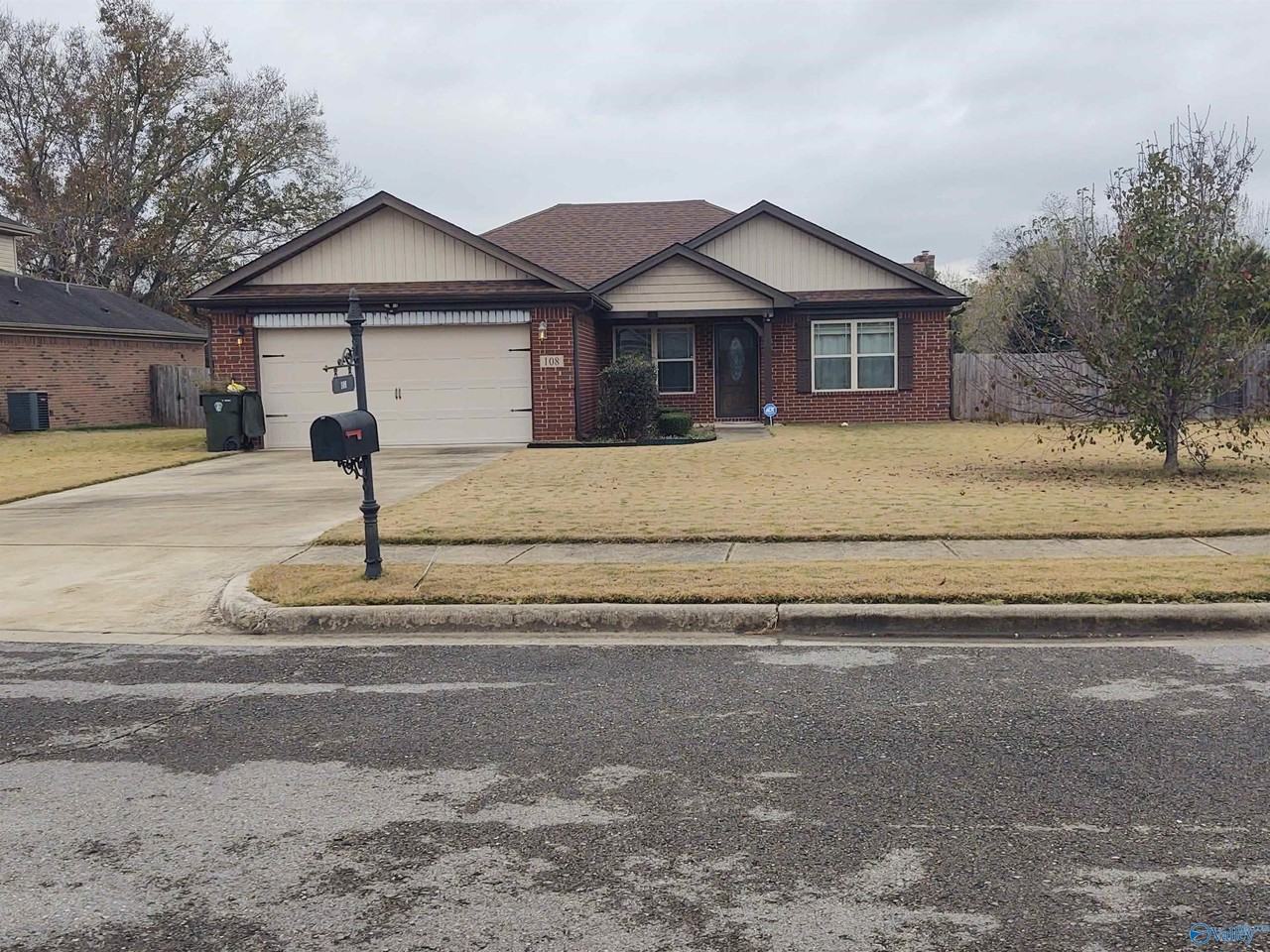 108 Hunter Way - Photo 2 of 27