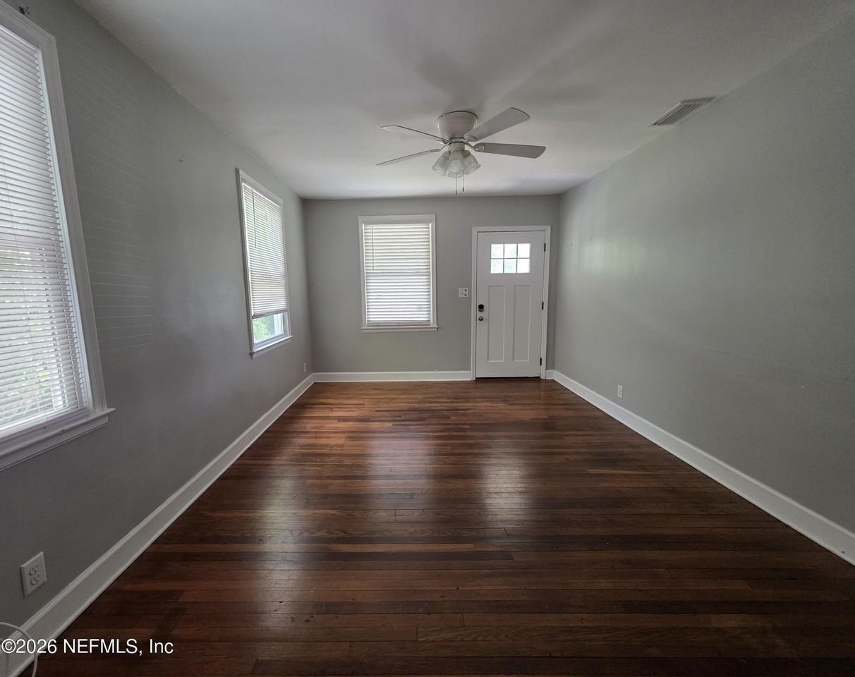 3353 Dellwood Ave - Photo 2 of 16