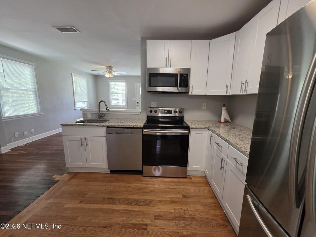 3353 Dellwood Ave - Photo 4 of 16