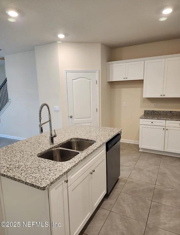 130 Pasadena Dr - Photo 3 of 18