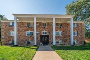 652 S Shore Ct - Photo 1 of 1