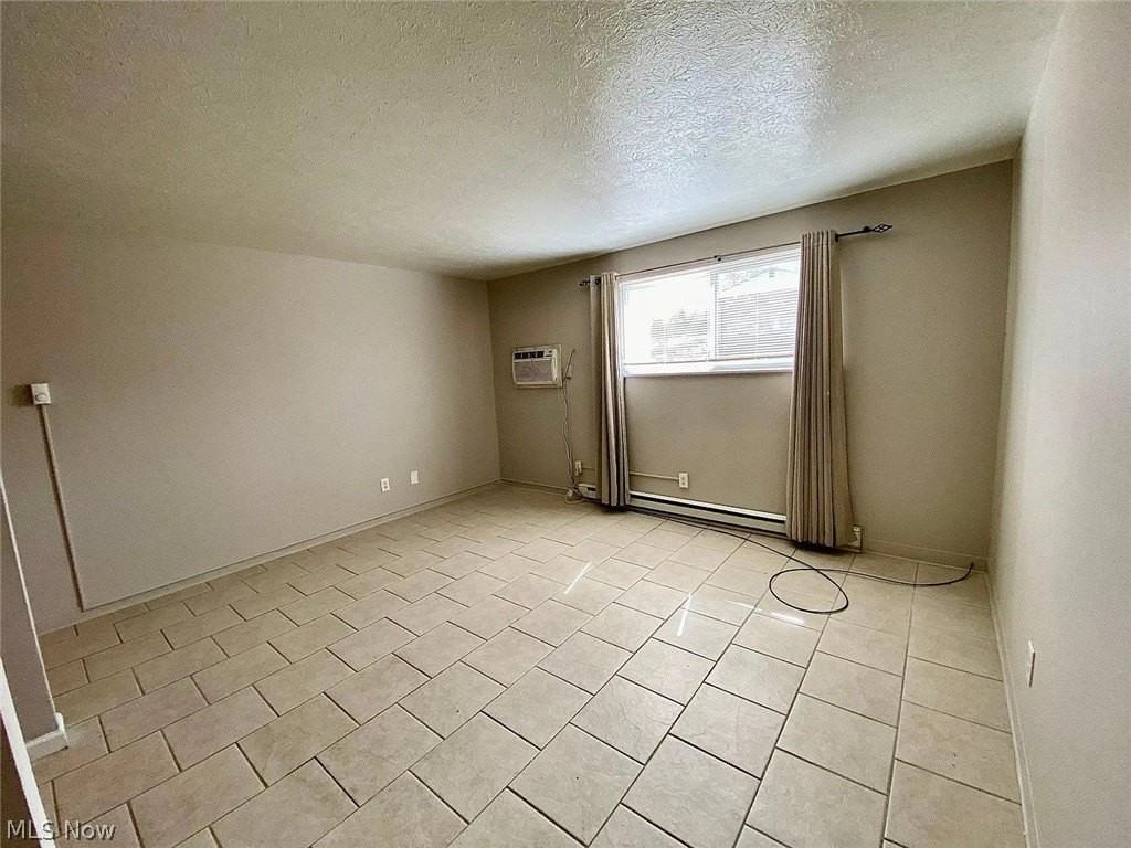 640 S Shore Ct - Photo 2 of 16