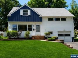 featured image of 920 E Lawn Dr