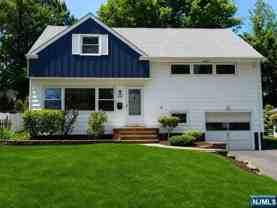 920 E Lawn Dr - Photo 1 of 1