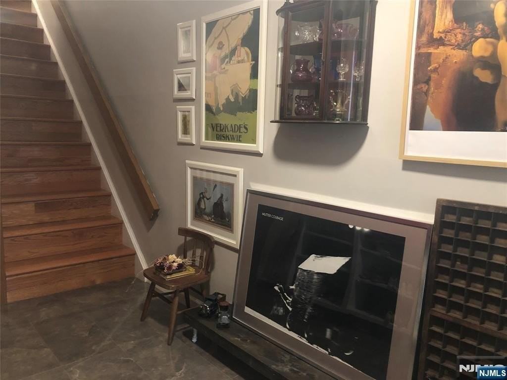 82 Meadowview Ct - Photo 2 of 16