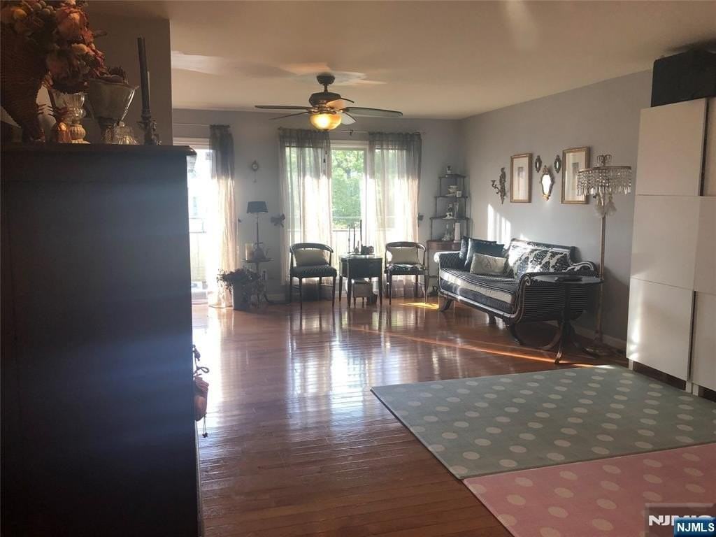 82 Meadowview Ct - Photo 4 of 16