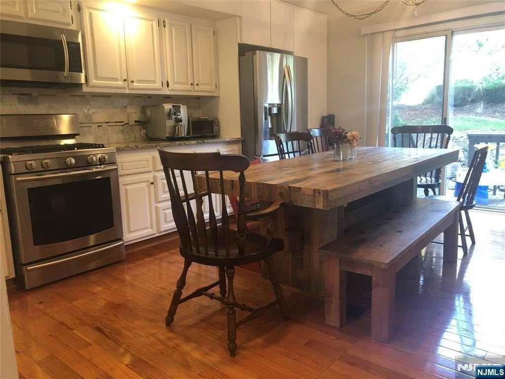 82 Meadowview Ct - Photo 6 of 16