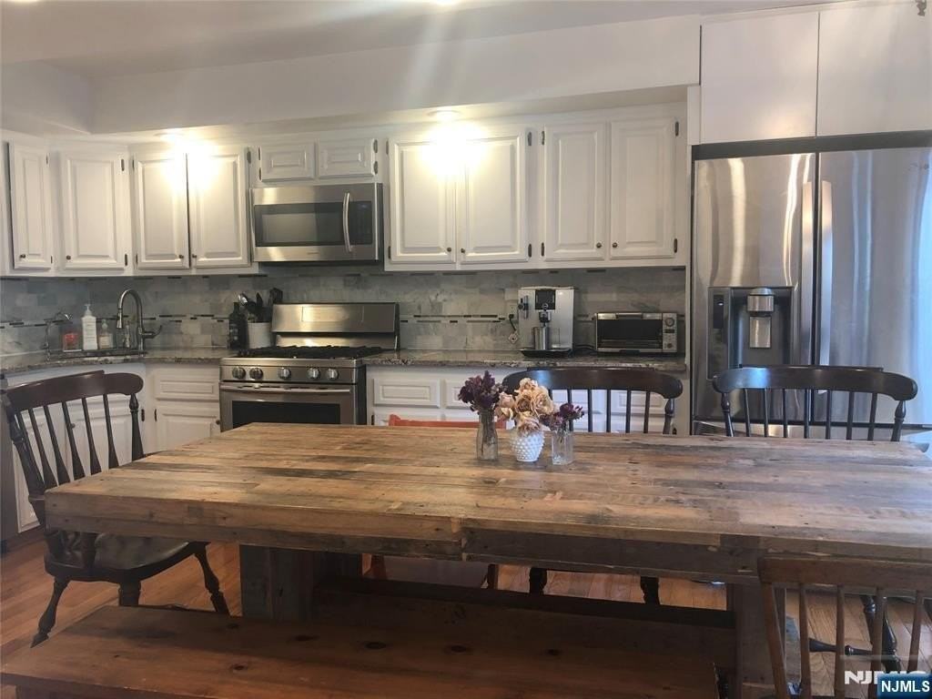 82 Meadowview Ct - Photo 7 of 16