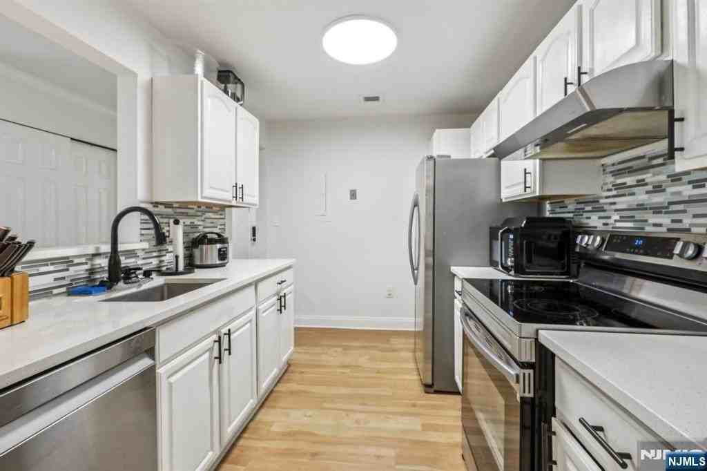 400 Crown Ct #561 - Photo 3 of 26