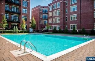 featured image of 3325 Riverview Ave #325
