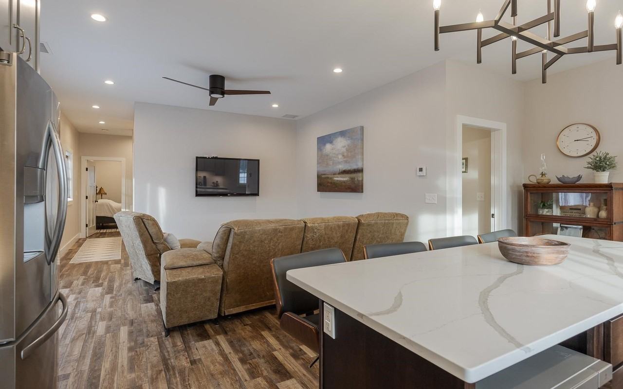 60 Dearborn Cir - Photo 4 of 14