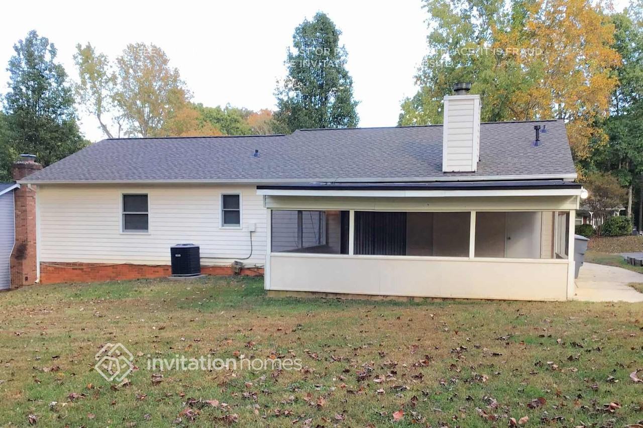 5937 Loch Arbor Ln - Photo 3 of 5