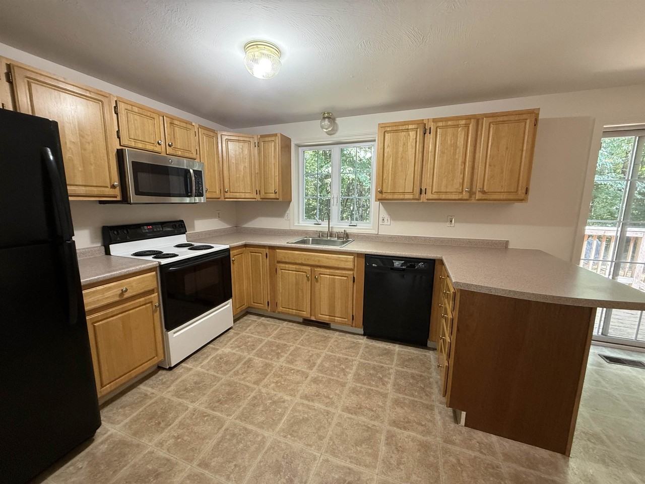 144 Main St #3 - Photo 4 of 25