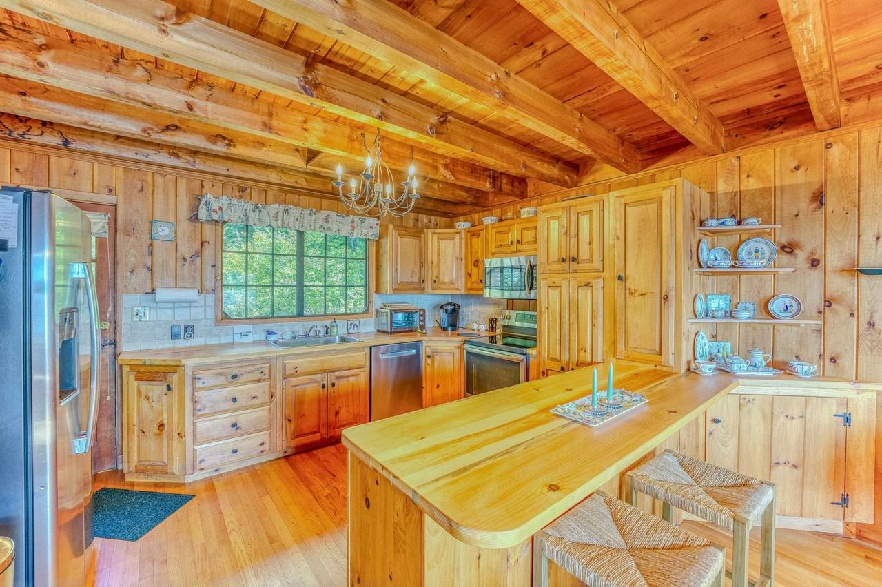 156 Mooney Point Rd - Photo 4 of 38