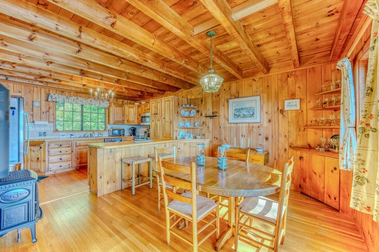 156 Mooney Point Rd - Photo 5 of 38