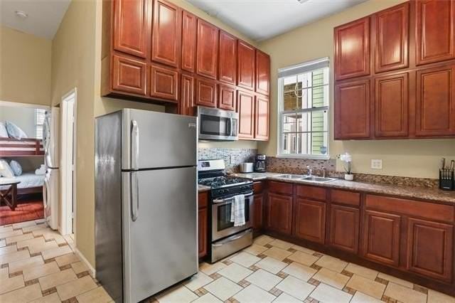 705 Felicity St - Photo 3 of 6
