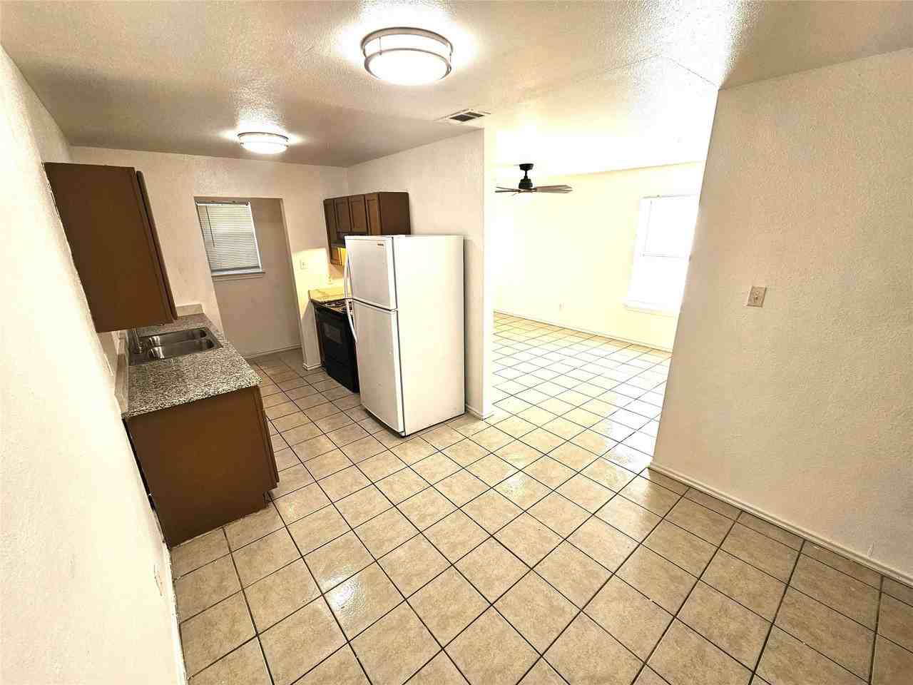 2837 Avenue J - Photo 5 of 25