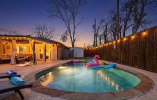featured image of 2404 Crestview Cir
