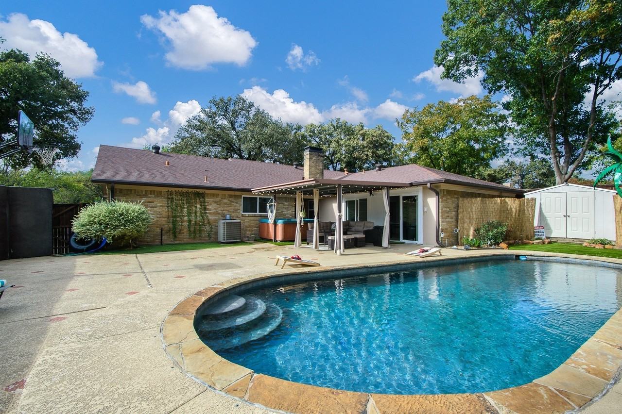 2404 Crestview Cir - Photo 2 of 36