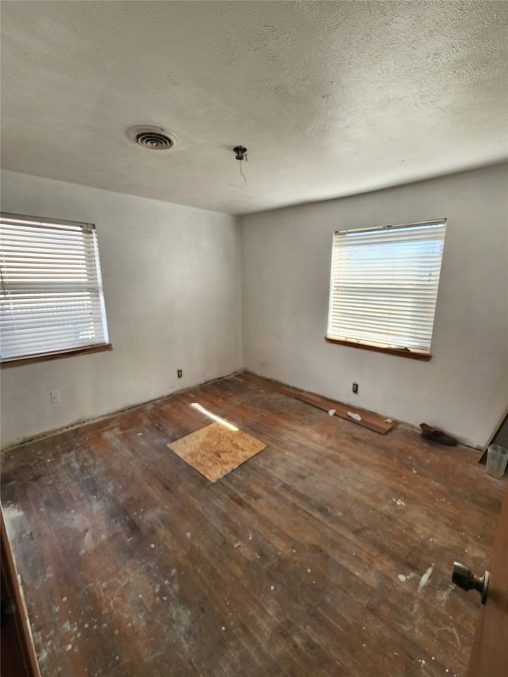 8715 Fairhaven Ln - Photo 6 of 14