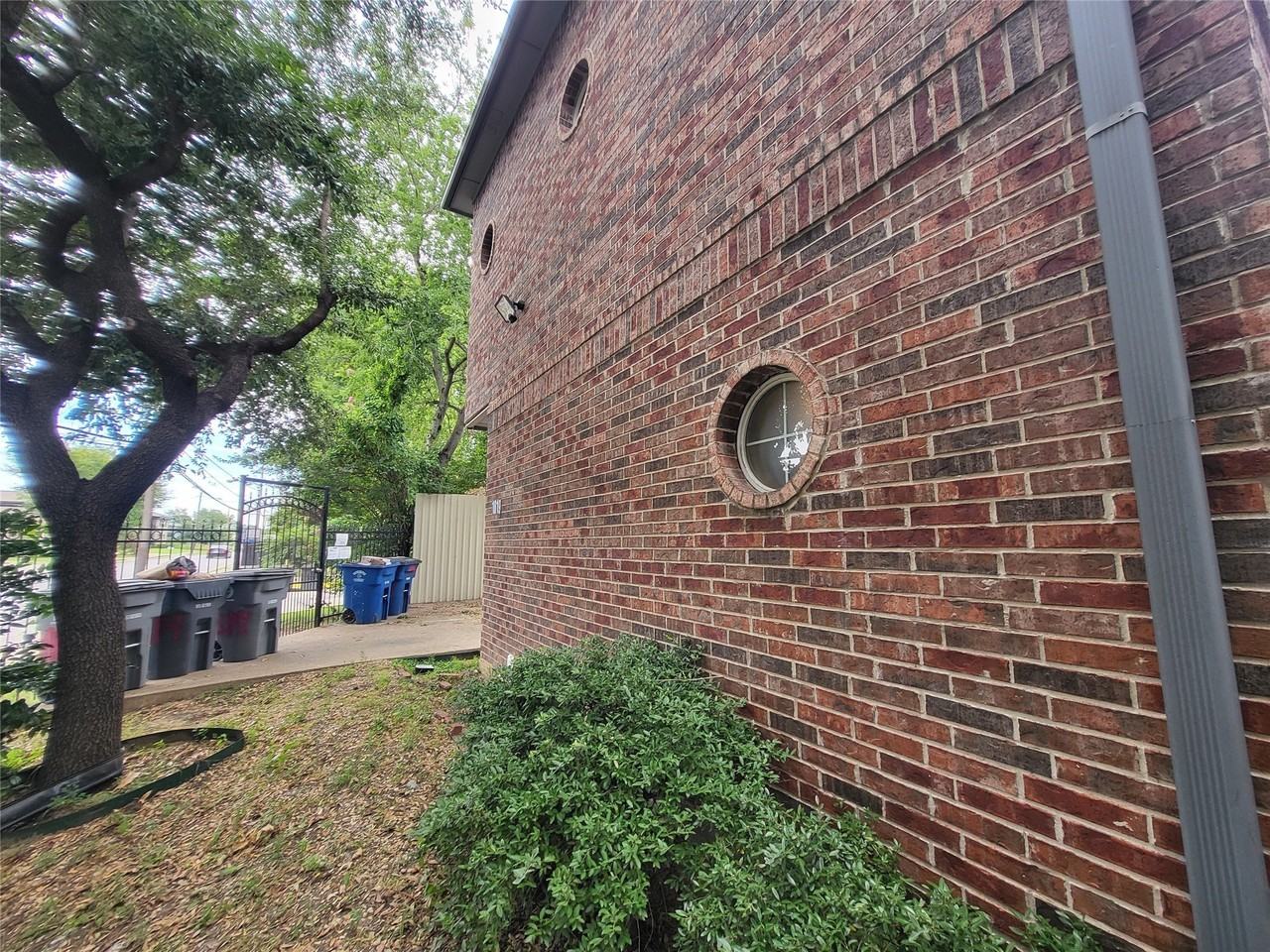 1819 N Fitzhugh Ave #C - Photo 2 of 18