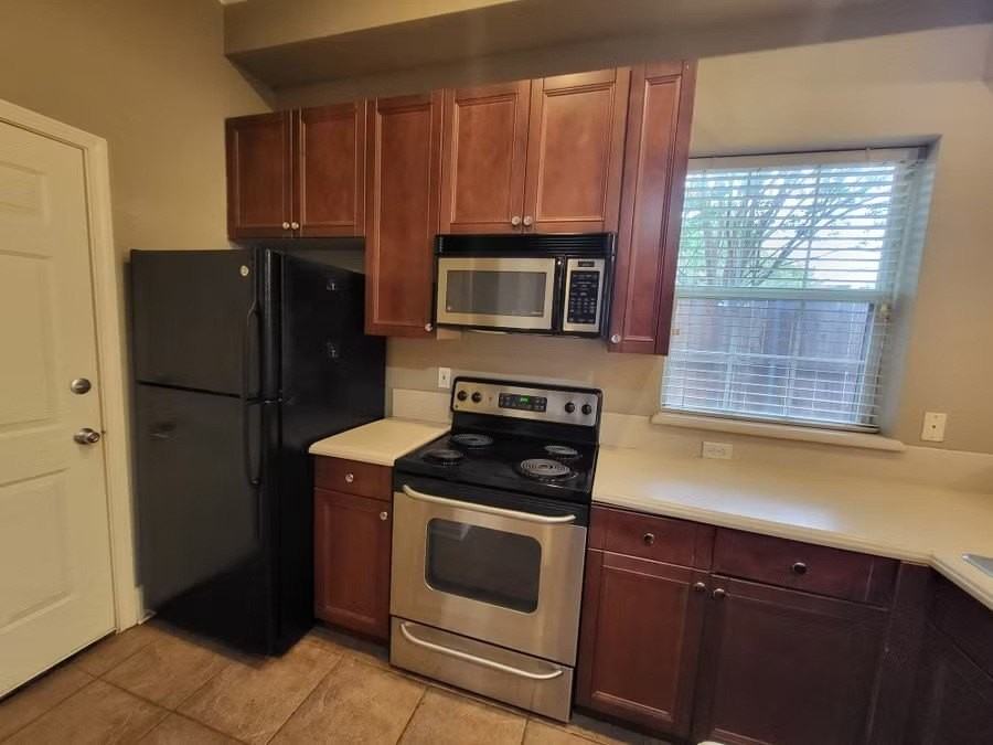 1819 N Fitzhugh Ave #C - Photo 4 of 18