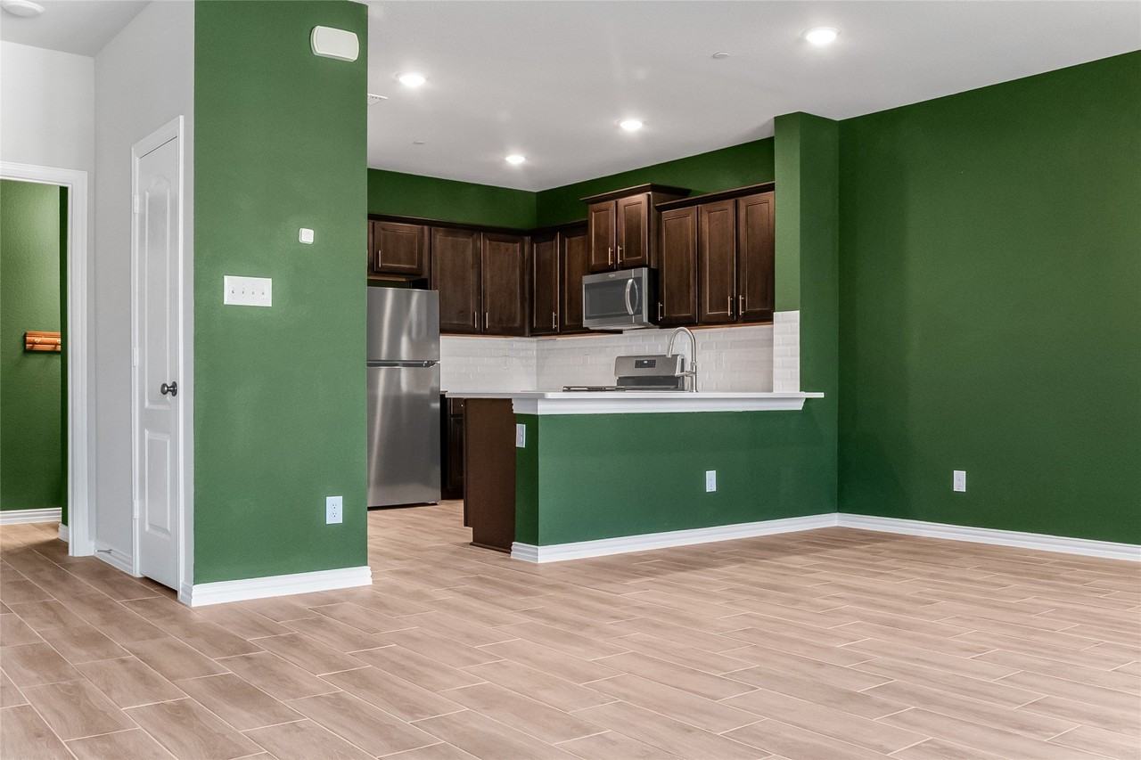 3730 Malibu Dr - Photo 3 of 22