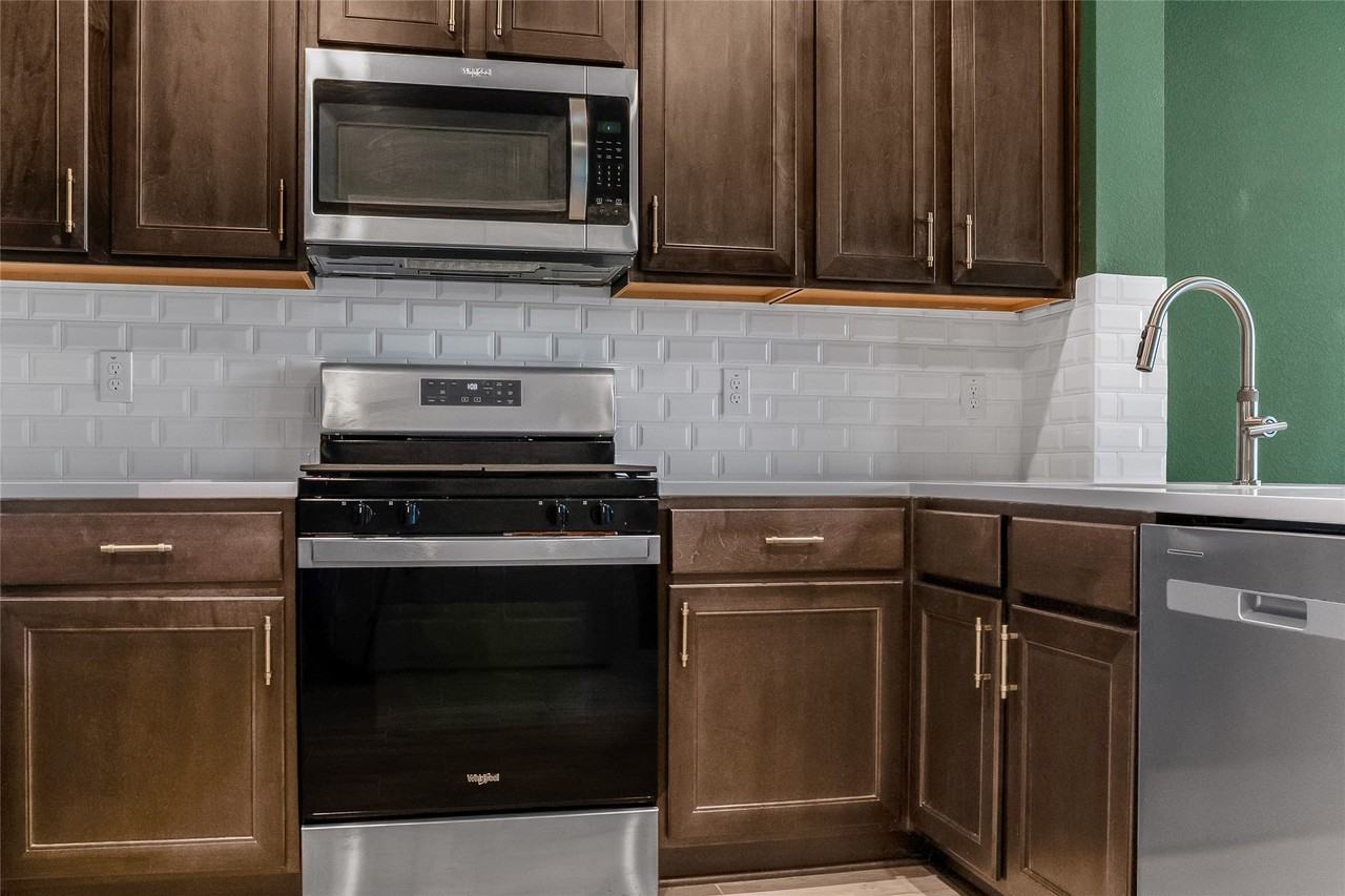 3730 Malibu Dr - Photo 5 of 22