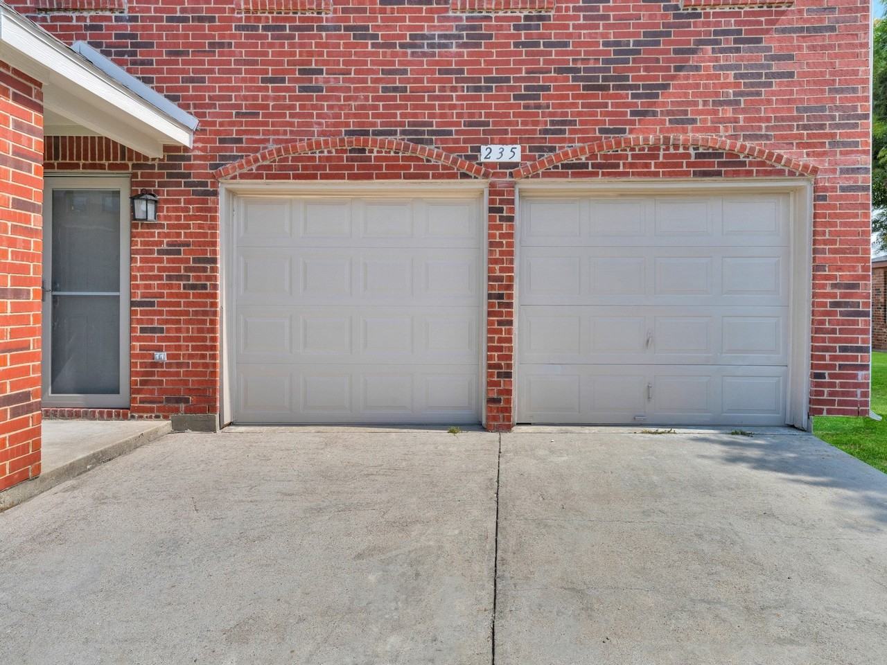 235 Yale Blvd - Photo 5 of 33