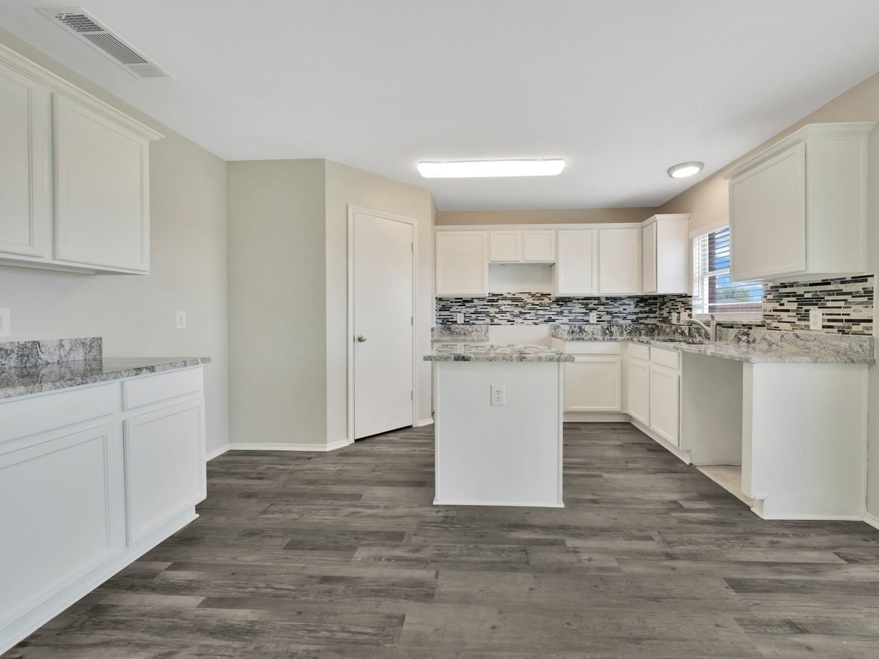 235 Yale Blvd - Photo 7 of 33
