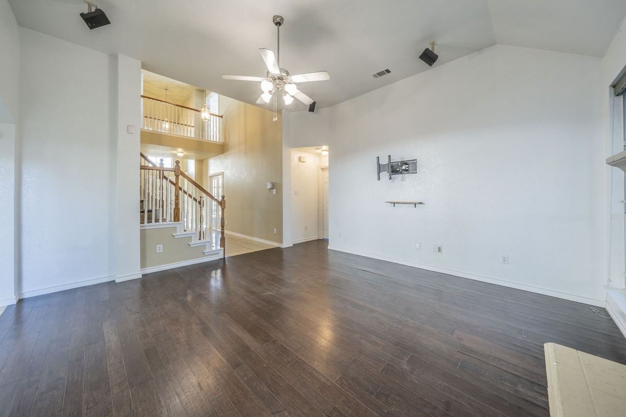 7042 Hedgebrook Dr - Photo 6 of 40