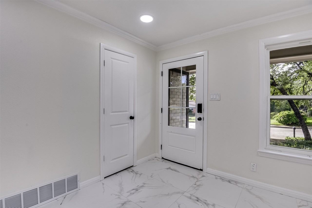 258 Somerset Ter - Photo 2 of 24