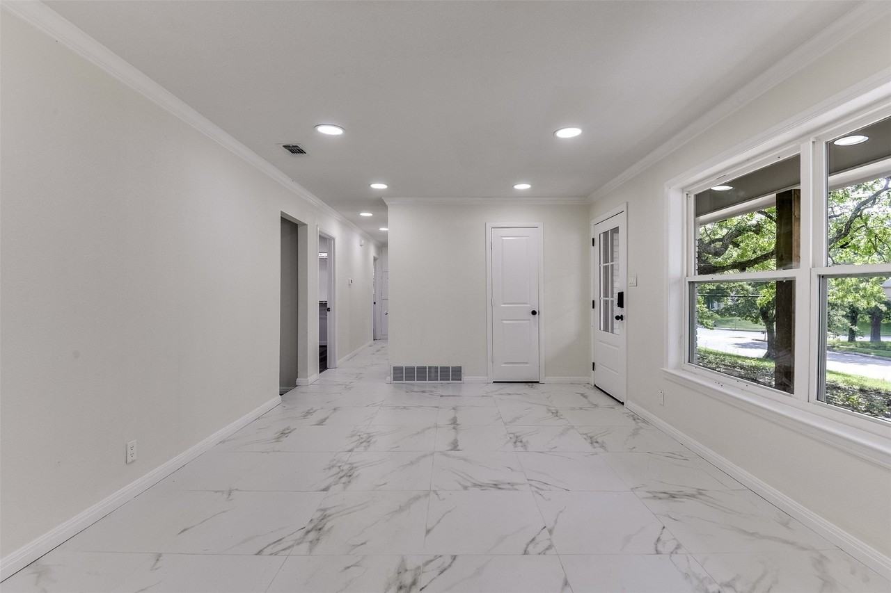 258 Somerset Ter - Photo 5 of 24