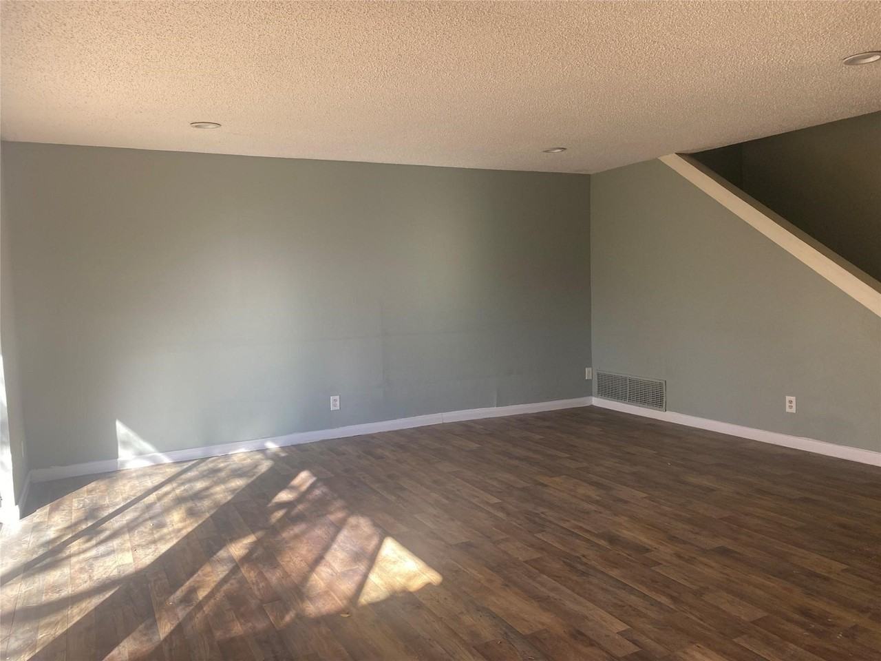 501 Towne House Ln - Photo 5 of 22