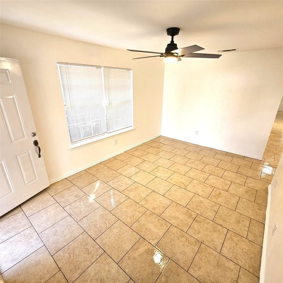 1810 Wiseman Ave - Photo 3 of 20