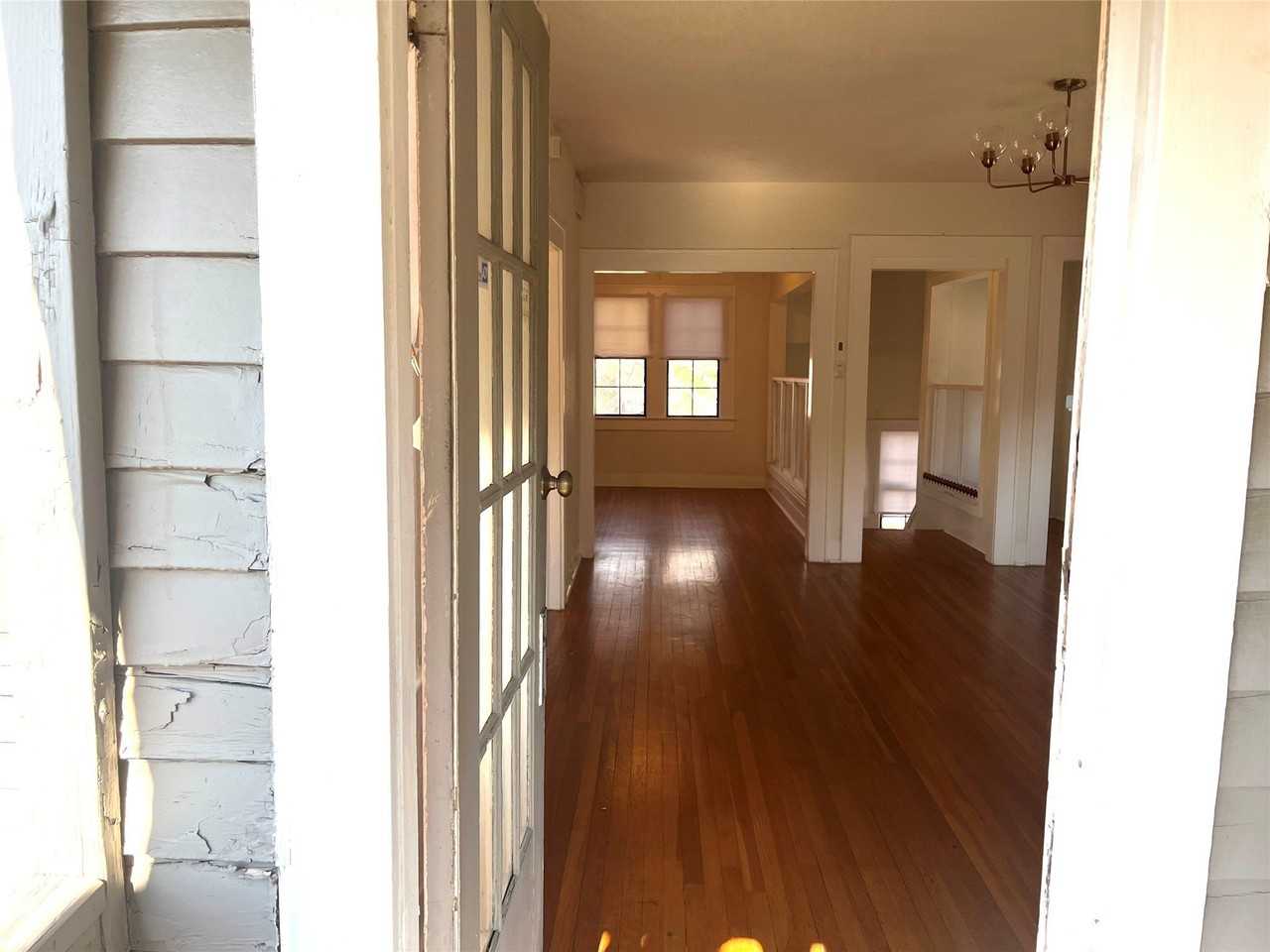 4039 Roswell St - Photo 2 of 21