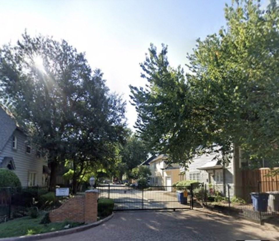 4039 Roswell St - Photo 3 of 21