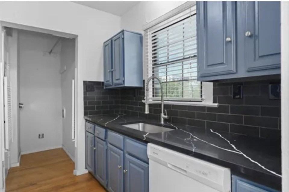 4039 Roswell St - Photo 4 of 21