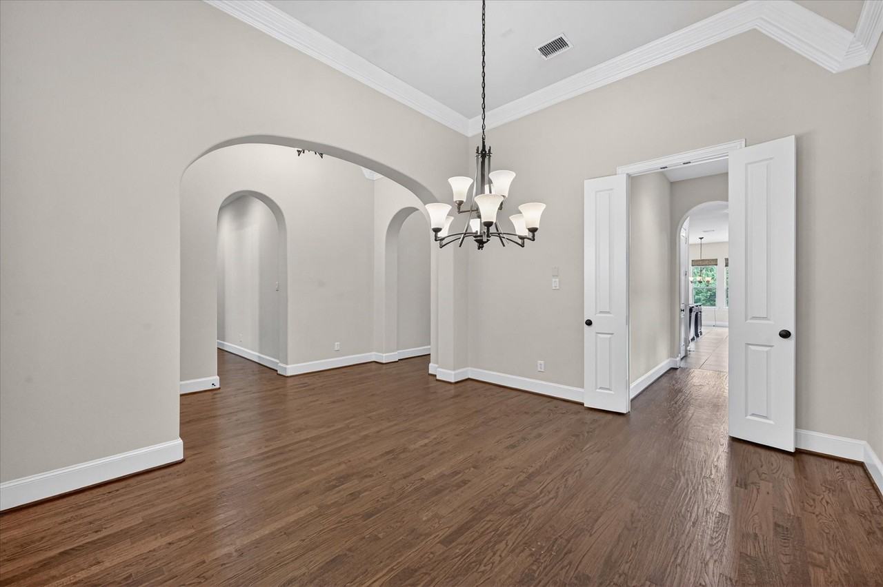 7675 Dotter Dr - Photo 3 of 30