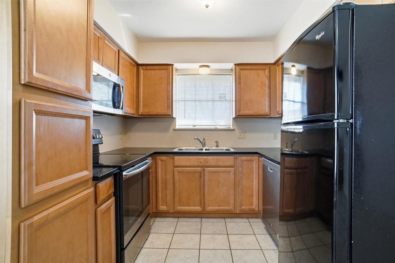2318 Lindblad Ct - Photo 4 of 11