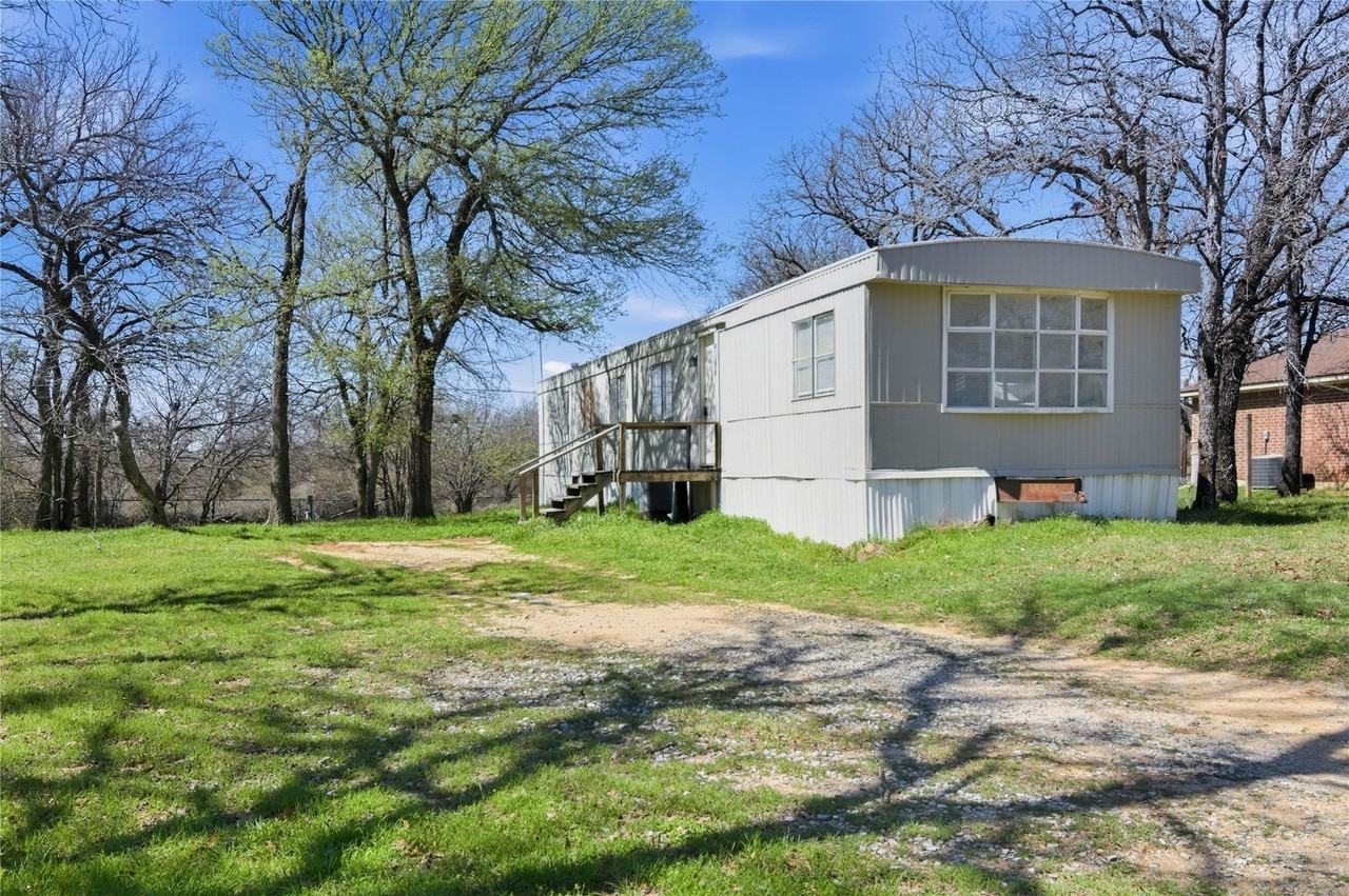 1329 Fox Hollow Ct - Photo 2 of 23