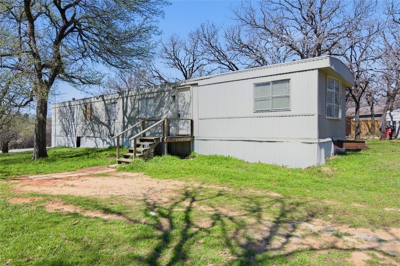 1329 Fox Hollow Ct - Photo 4 of 23