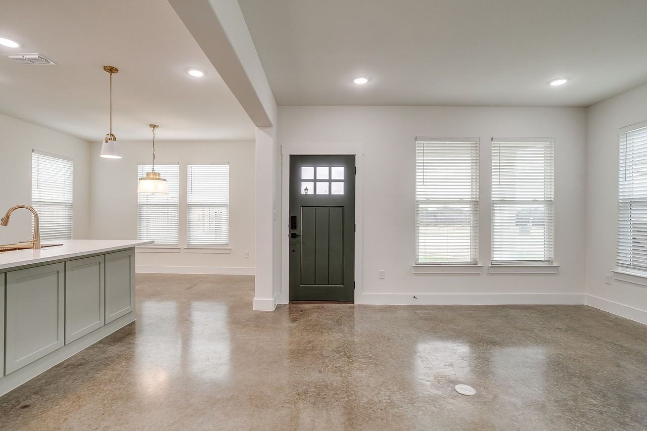 100 Cardinal Woods Ct - Photo 3 of 32