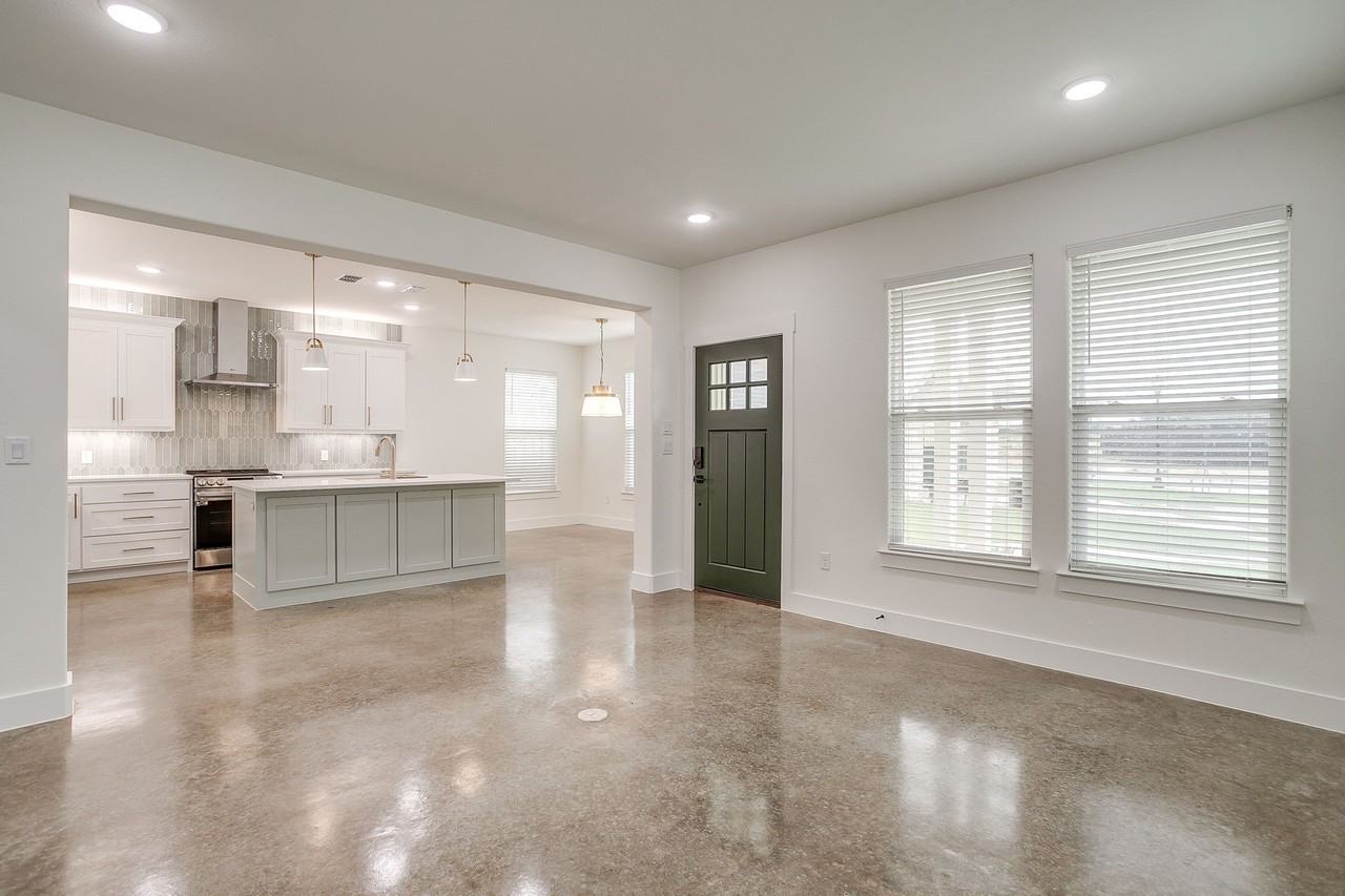 100 Cardinal Woods Ct - Photo 4 of 32